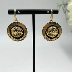 Bellezza Relief Framed Lion's Head‎ Face Black Enamel Greek Key Dangle Earrings